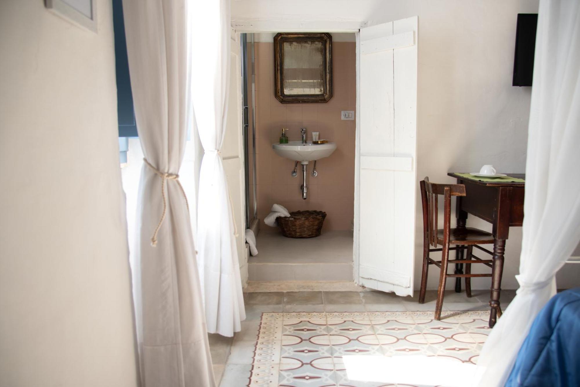 B&B Visita_Experience Torre Santa Susanna Bagian luar foto