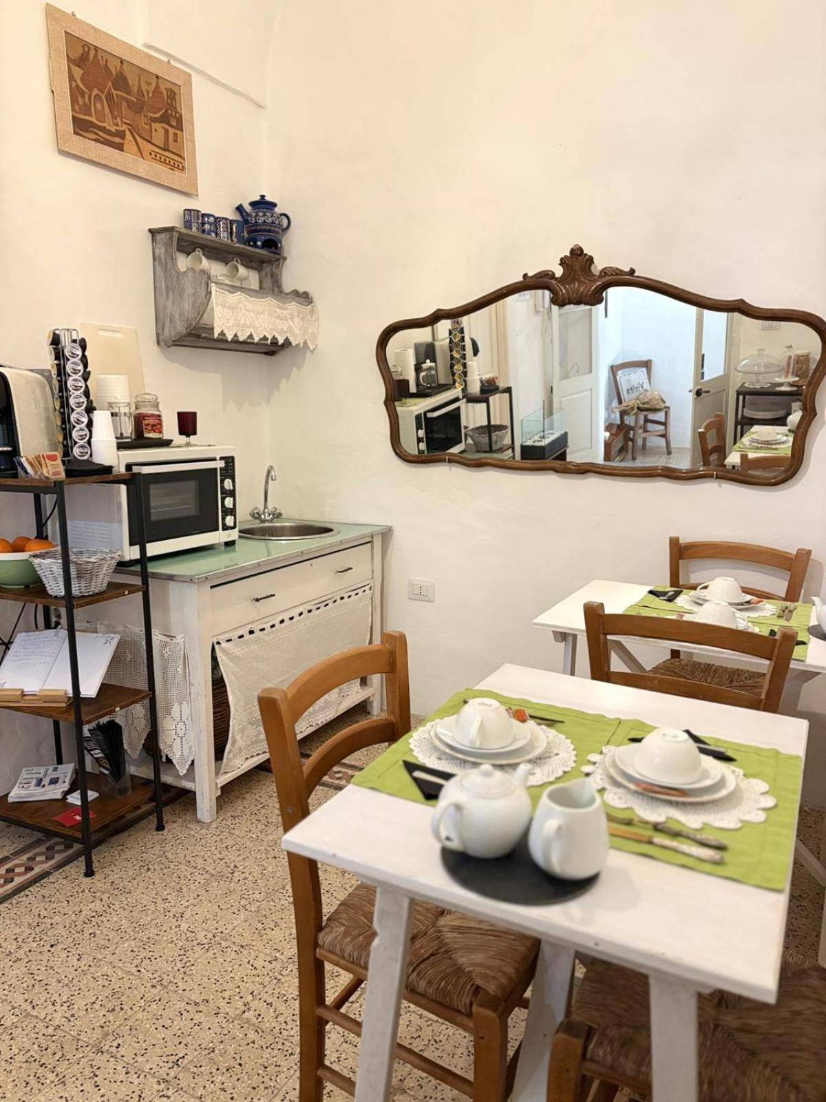 B&B Visita_Experience Torre Santa Susanna Bagian luar foto