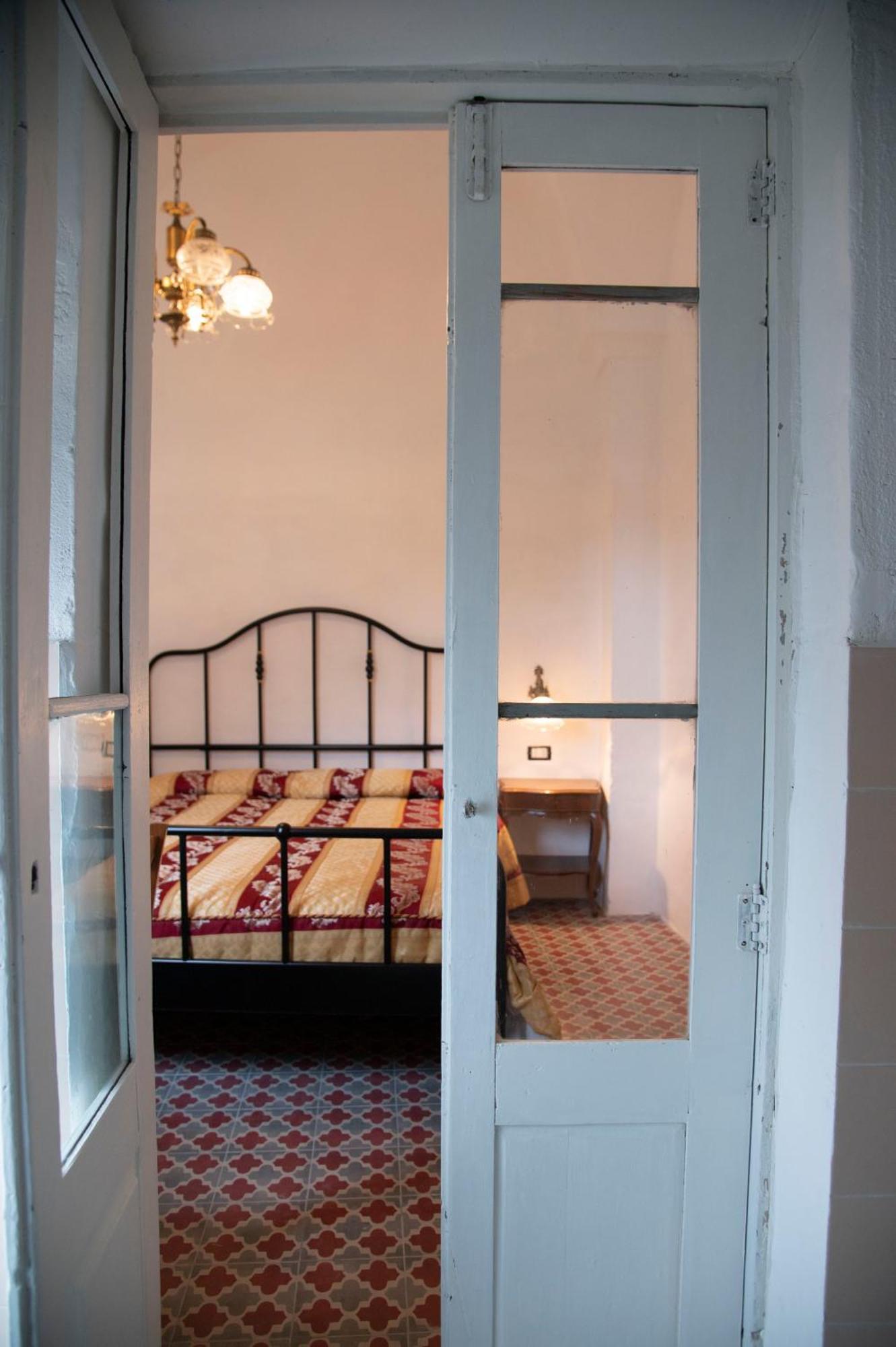 B&B Visita_Experience Torre Santa Susanna Bagian luar foto